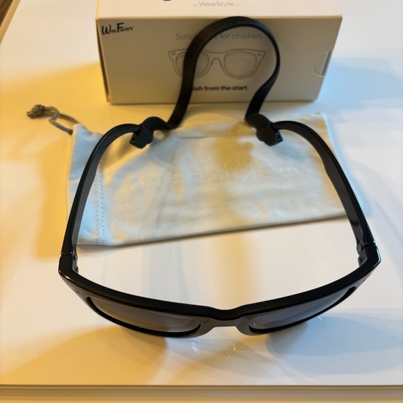 Kids Polarized Sunglasses by WeeFarers - Classic Black for ages 7-12 - Picture 6 of 9